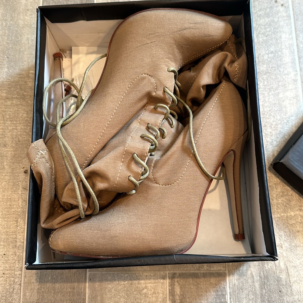 Heels - Picture 4 of 4